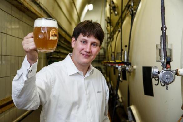 Točené pivo by se zlevnilo. To je on – mladý, leč zkušený vrchní sládek Michal Rouč