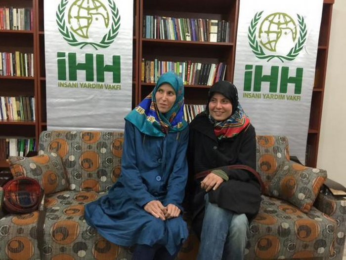 Tuhle fotku zveřejnila před pár hodinami turecká humanitární organizace IHH, která osvobození unesených Češek vyjednala.
