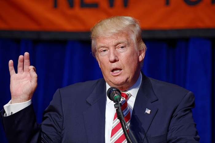 Donald Trump slíbil, že lidem právo nosit zbraně nevezme. Donald Trump slíbil, že lidem právo nosit zbraně nevezme.
