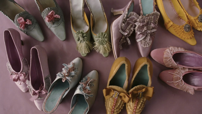 Blahnik navrhoval boty také pro osobitý životopisný snímek Sofie Coppoly Marie Antoinetta.