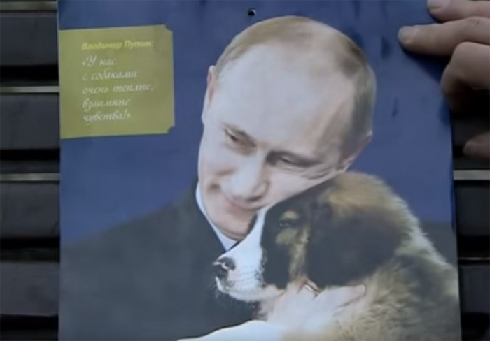 Putinova vertikála moci stojí čím dál víc na kultu jeho osobnosti. Ten vedle siláckých gest posilují i roztomilé výjevy  