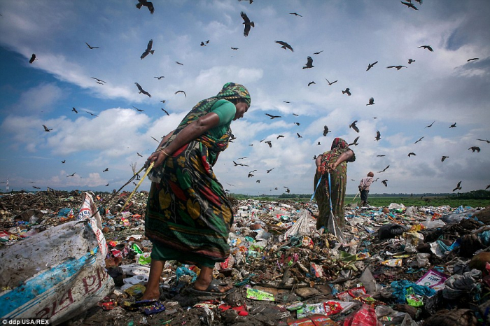 Na bangladéšském smetišti se žije špatně, ale válka tam není.