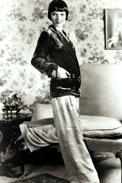 Louise Brooks byla ikonou tehdejší doby. Ráda experimentovala v oblasti módy. Nosila všechny módní výstřelky. Prosazovala krátký sestřih vlasů a nošení kalhot. Byla také první herečkou, která otevřeně hovořila o svém sexuálním životě.