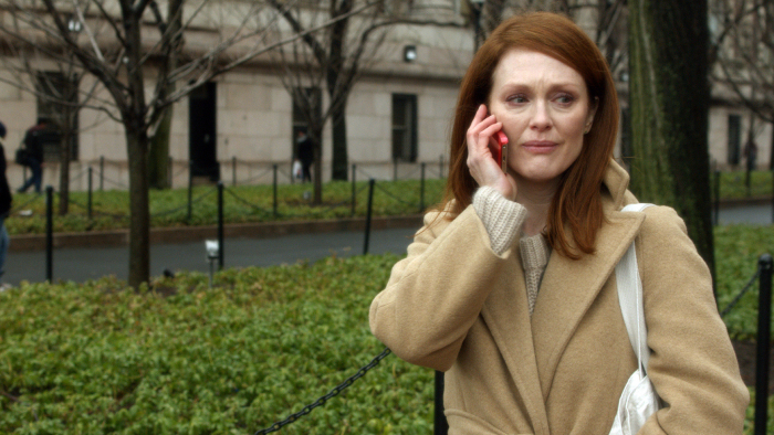 Julianne Moore byla za roli Alice postižené Alzheimerem oceněna Oskarem.
