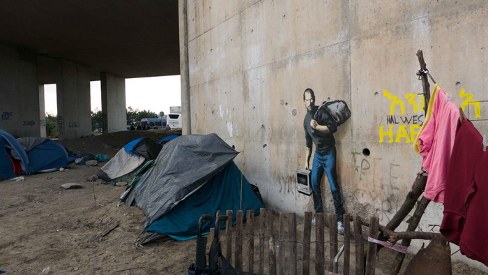 Banksy upozorňuje na fakt, že mezi uprchlíky je velké množství talentovaných a schopných lidí.