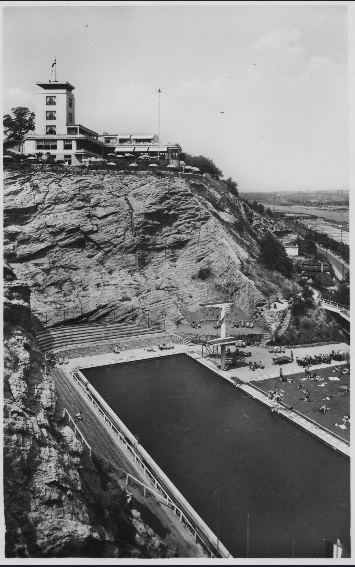 Kouzelný bazén přiléhající k Terasám byl slavnostně otevřen 16. 8.1930