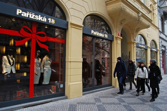Už několikrát se jednalo o otevření butiku Chanel v pražské Pařížské ulici, která hostí většinu světoznámých značek. Jednání ale nikdy nedopadla. Dočkají se české ženy?