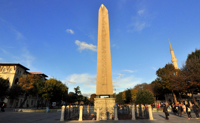 Theodosiovu sloupu se říká i Egyptský obelisk