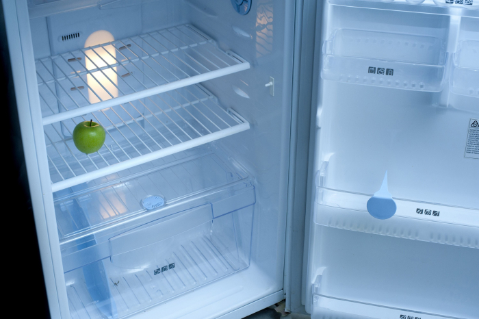 Prázdná lednička nás děsí, i když je za rohem supermarket plný jídla