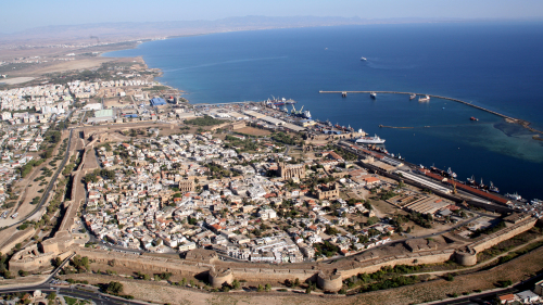 Kyperská Famagusta, místo, kde nacionalisté překonali vlastní rekord v trapnosti.