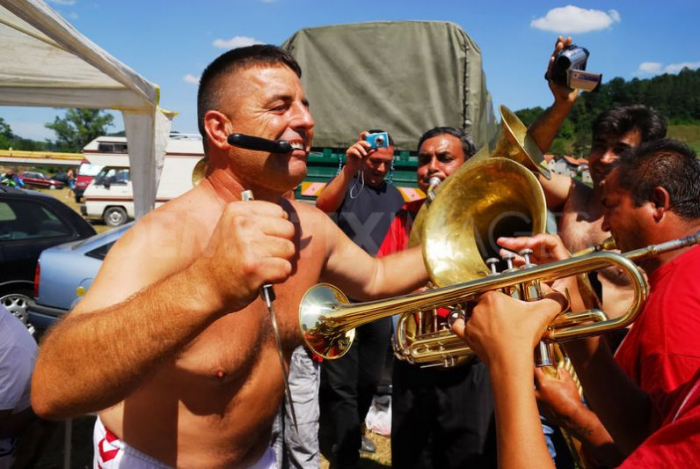 Cikánské kapela a srbský macho - výbušná kombinace