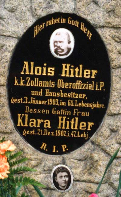 Hrob Hitlerových rodičů stál až do roku 2012. Poté byl odstraněn a jejich ostatky vykopány.