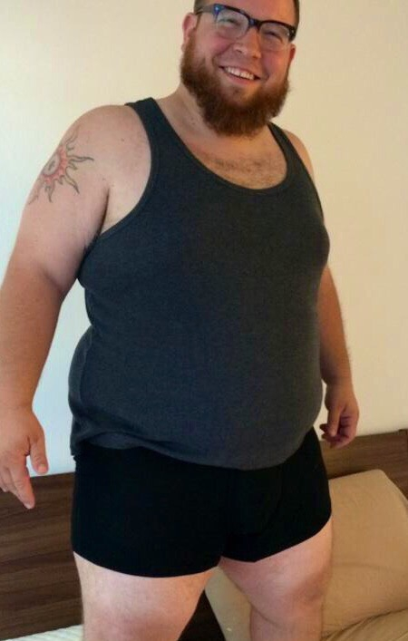 Ještě lepší je, když si k těm trenýrkám vezme užmoulaný tílko
