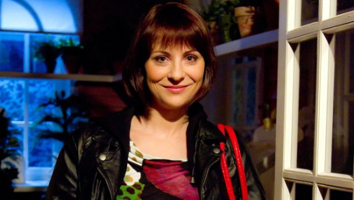 V seriálu Ulice se dostala do těžké situace, kdy ve jedné roli nahradila zesnulou Zuzanu Dřízhalovou.