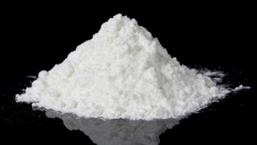 Kofeinem v prášku se na černém trhu často ředí kokain.
