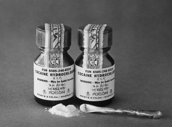 "Léčebný" kokain od firmy Merck se prodával v lékárně za 12 korun za gram. No nekupte to.