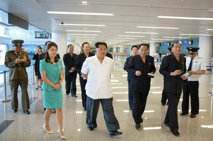 Vůdce otevírá luxusně vybavený terminál, který nebude skoro nikdo používat  