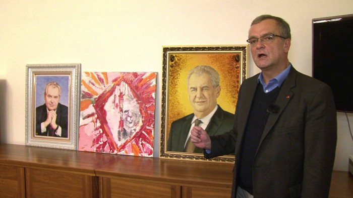 Miroslav Kalousek má rád i umění výtvarné. Zvláště tématická pásma.