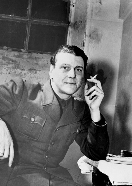 Skorzeny ve vězeňské cele v Dachau. Namísto trestu za válečné zločiny uprchl a žil dalších 30 let relativně normální život.