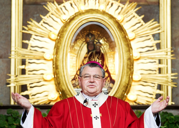 Církev, kterou Dominik Duka v Česku zastupuje, se odedávna stará i o duševní zdraví