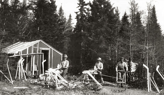 Výroba dřevěných hokejek v Kanadě roku 1890