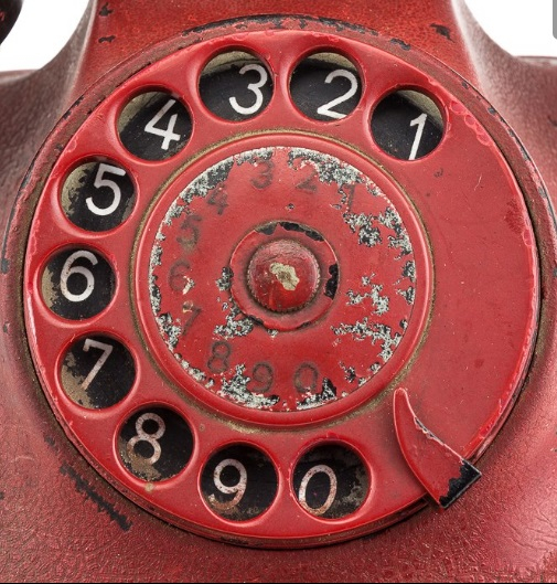 Číselník nacistického telefonního aparátu.