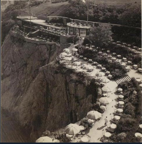 Barrandovské terasy se slunečníky a překrásným výhledem, 1930