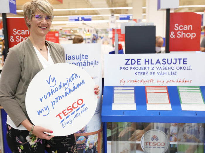 Zákazníci v Tesco vybírají charitativní projekty, kterým firma věnuje přes 3 miliony 