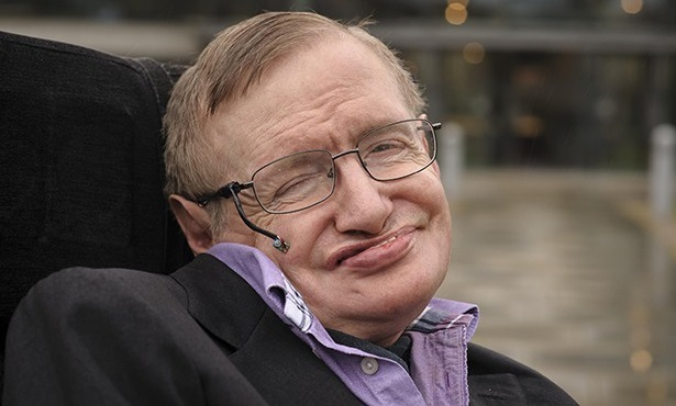 Stephen Hawking neztrácí úsměv i přesto, že už 53 let bojuje se zákeřnou nemocí.