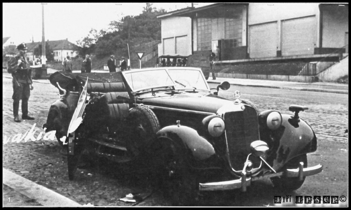 Heydrichův mercedes po výbuchu bomby