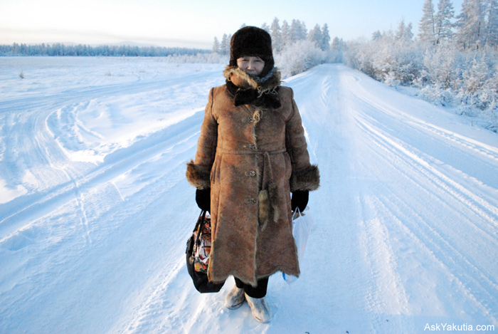 Russian siberian. Оймякон Томтор. Оймякон люди. Люди в зимней одежде. Зимняя одежда в Сибири.