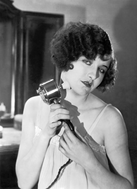1927, herečka Colleen Moore propagující vibrátor Star-Rite