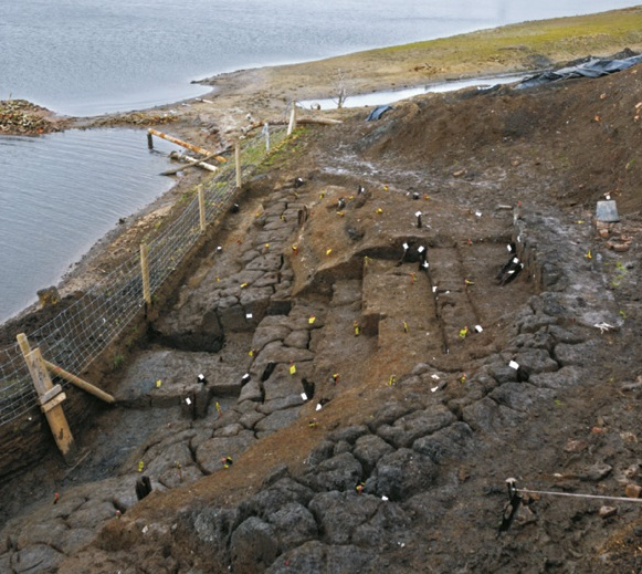 Nálezům na tomto místě ještě není konec, archeologové chtějí odtěži t ještě 1100 krychlových metrů bahna