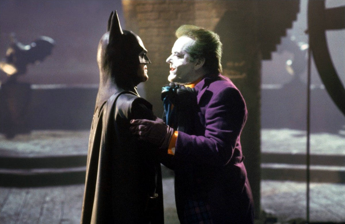 Batman (1989) - Herec Adam West, který Batmana hrál v 60. letech, byl prý velice zklamaný, když mu hlavní roli Batmana Tim Burton nenabídl. Pro zajímavost mu tehdy bylo úctyhodných 61 let.