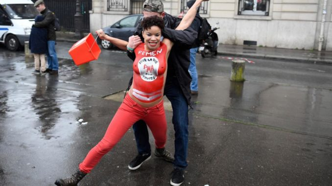 Hnutí Femen se sice zabývá i sexismem, častější jsou pro jeho příslušnice ale třeba politické protesty...