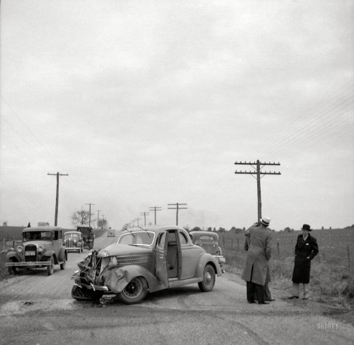 1936, nehoda na dálnici 40 v Marylandu. Stěrače umístěné na horní hraně skla nárazem vylétly dopředu. 