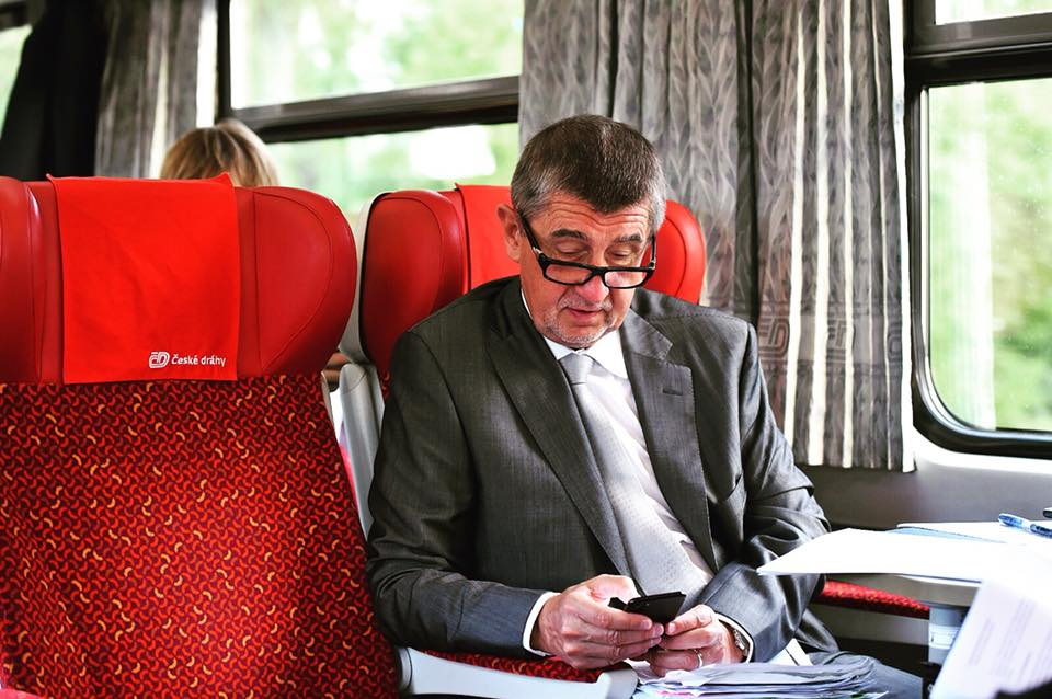 Babiš ve laku. To je kampaň
