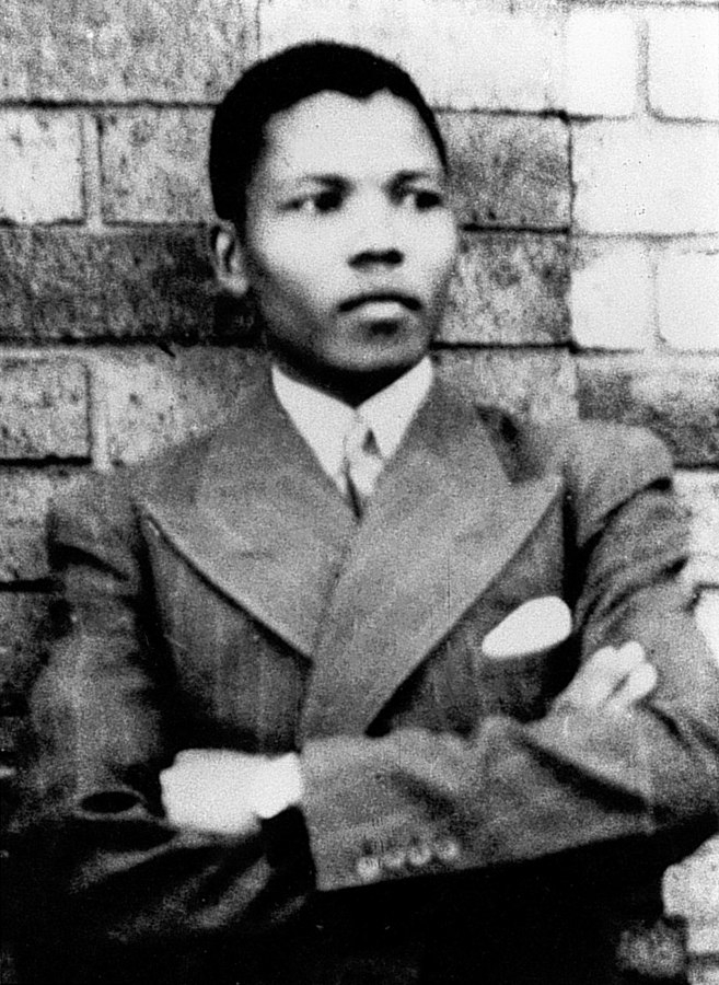 Mladý Nelson Mandela. Okolo roku 1937