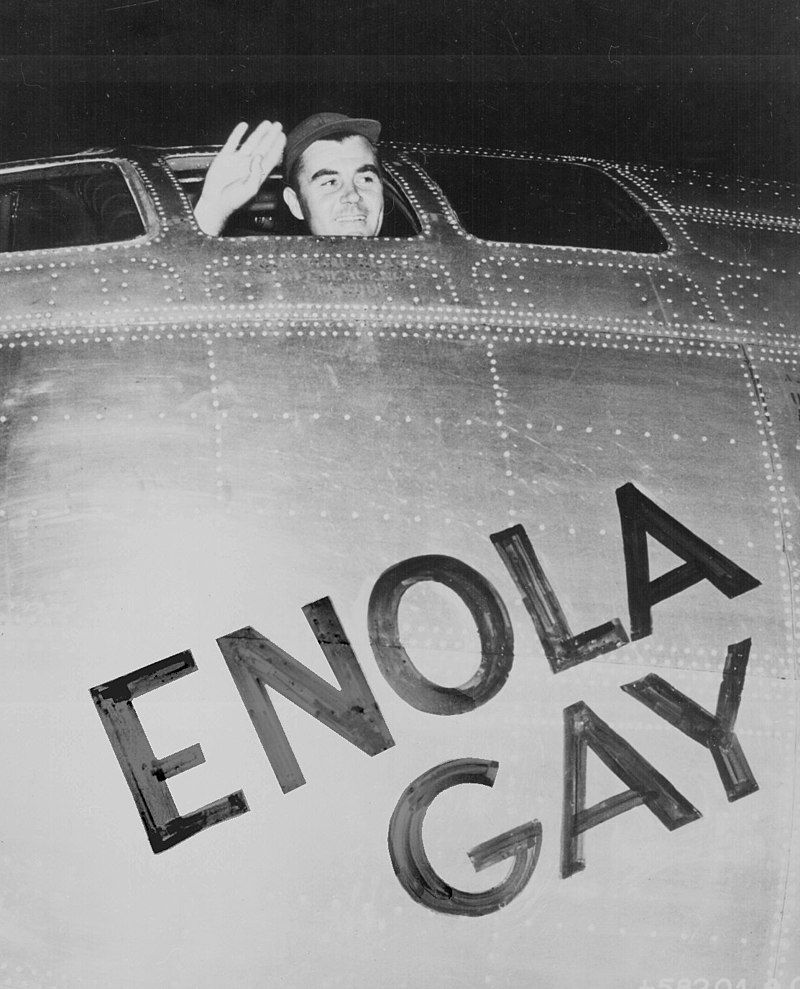 Paul Tibbets v letounu Enola Gay