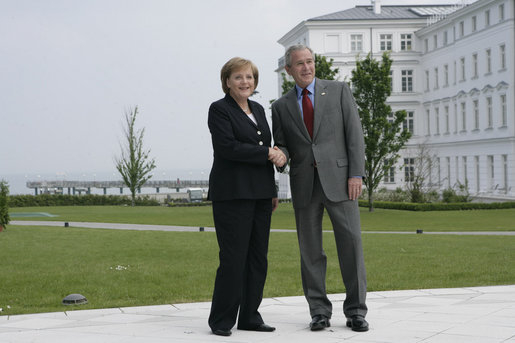 Angela Merkel s americkým prezidentem Georgem W. Bushem při setkání v Německu v červnu 2007.