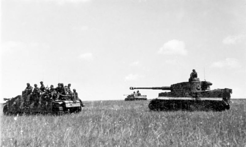 Tanky Tiger s pěchotou