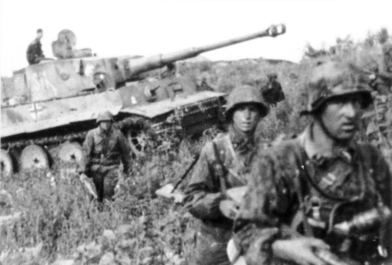 Německá pěchota a tank Tiger