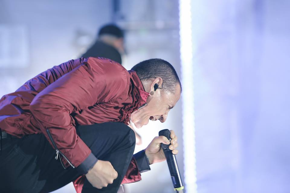 Loni v červnu zavítal i do Prahy. Linkin Park obšťastnili své fanoušky pořádnou muzikou na festivalu Aerodrome. 