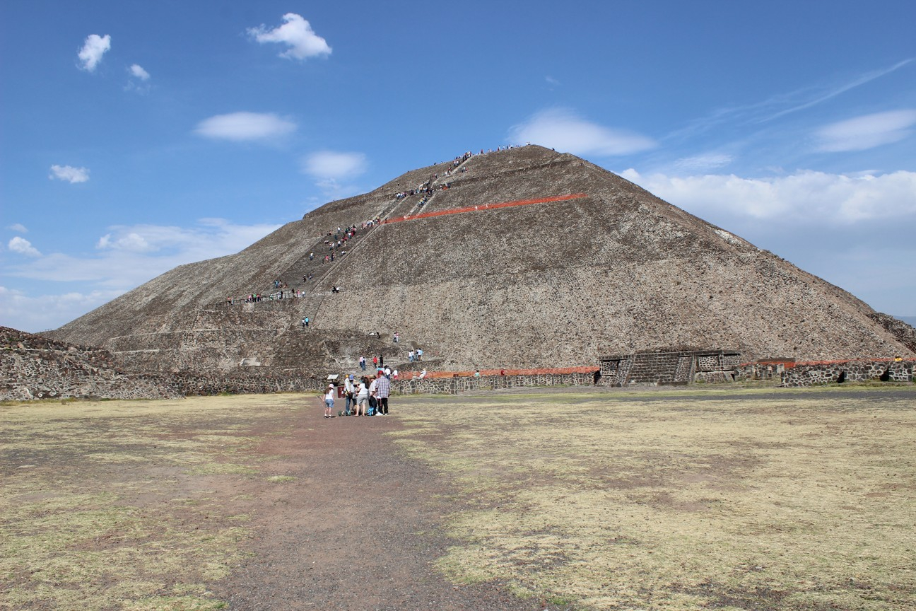 Se stavbou Teotihuacánu začala okolo roku 100 n.l. dávná mezoamerická civilizace, o které toho víme dnes jen velmi málo.