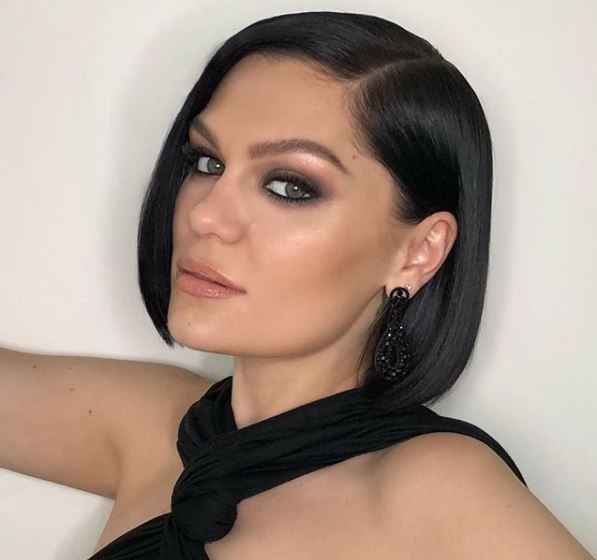 Jessie J má silný, osobitý hlas. Umí být sexy a divoká a zároveň dokáže vystřihnout milostný song, ze kterého se vám zastaví srdce.