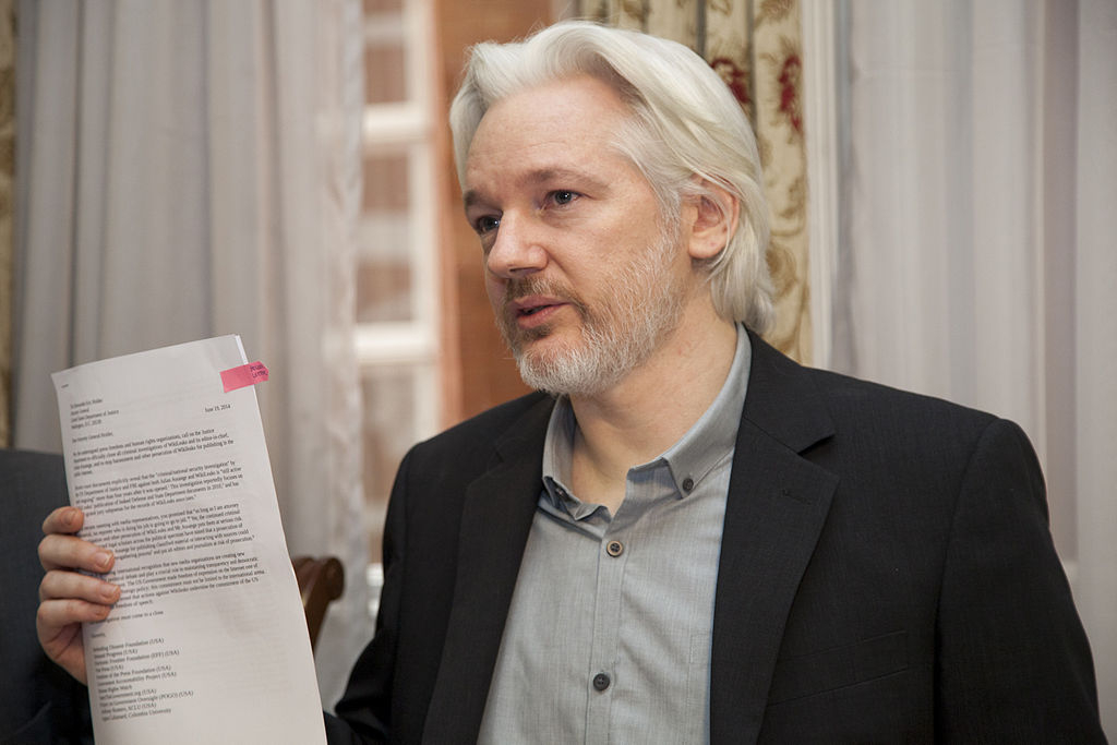 Julian Assange je australský vydavatel a internetový aktivista. 