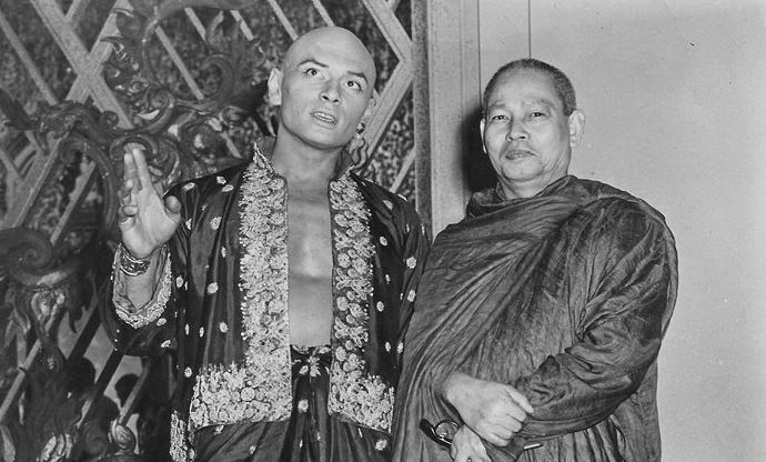 Yul Brynner při natáčení filmu Král a já (1956).