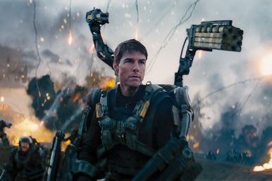 Tom Cruise bojuje Na hraně zítřka proti mimozemské rase připomínající včelí kolonii...