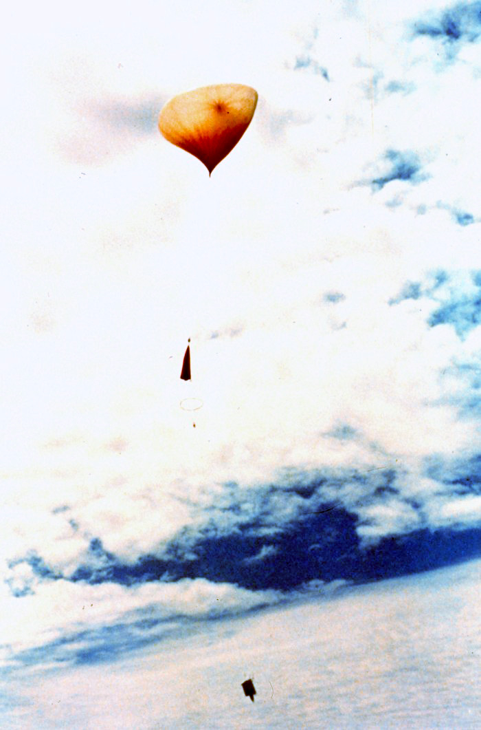Meteorologický balón - možné vysvětlení mnoha pozorování UFO.