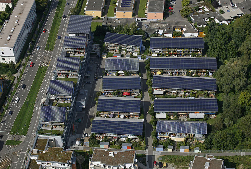 Musk ve velkém podporuje vývoj solárních technologií. V roce 2006 byl spoluzakladatelem společnosti SolarCity.